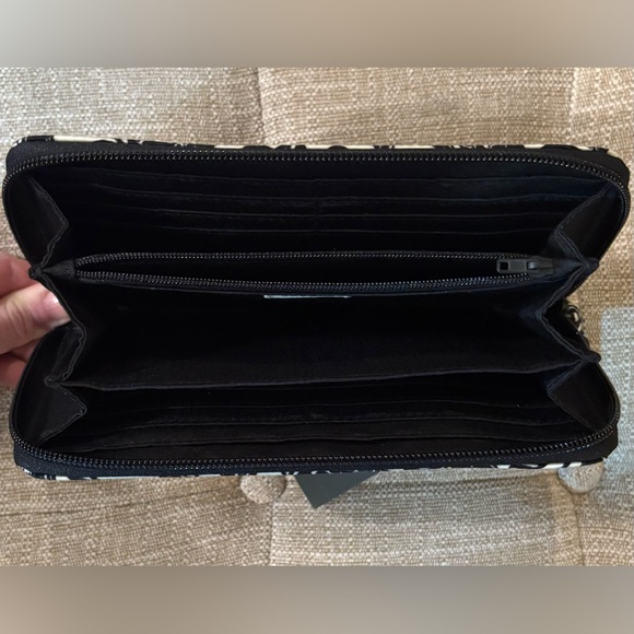NWT, Vera Bradley Continental Wallet in Bubbly Flowers, Black and White - Picture 5 of 6